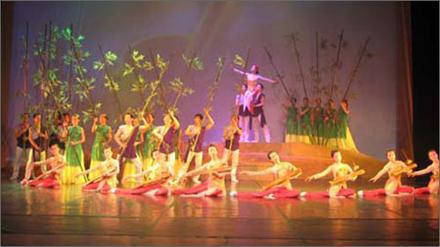 Tổ khúc thơ múa Con đường từ trái tim